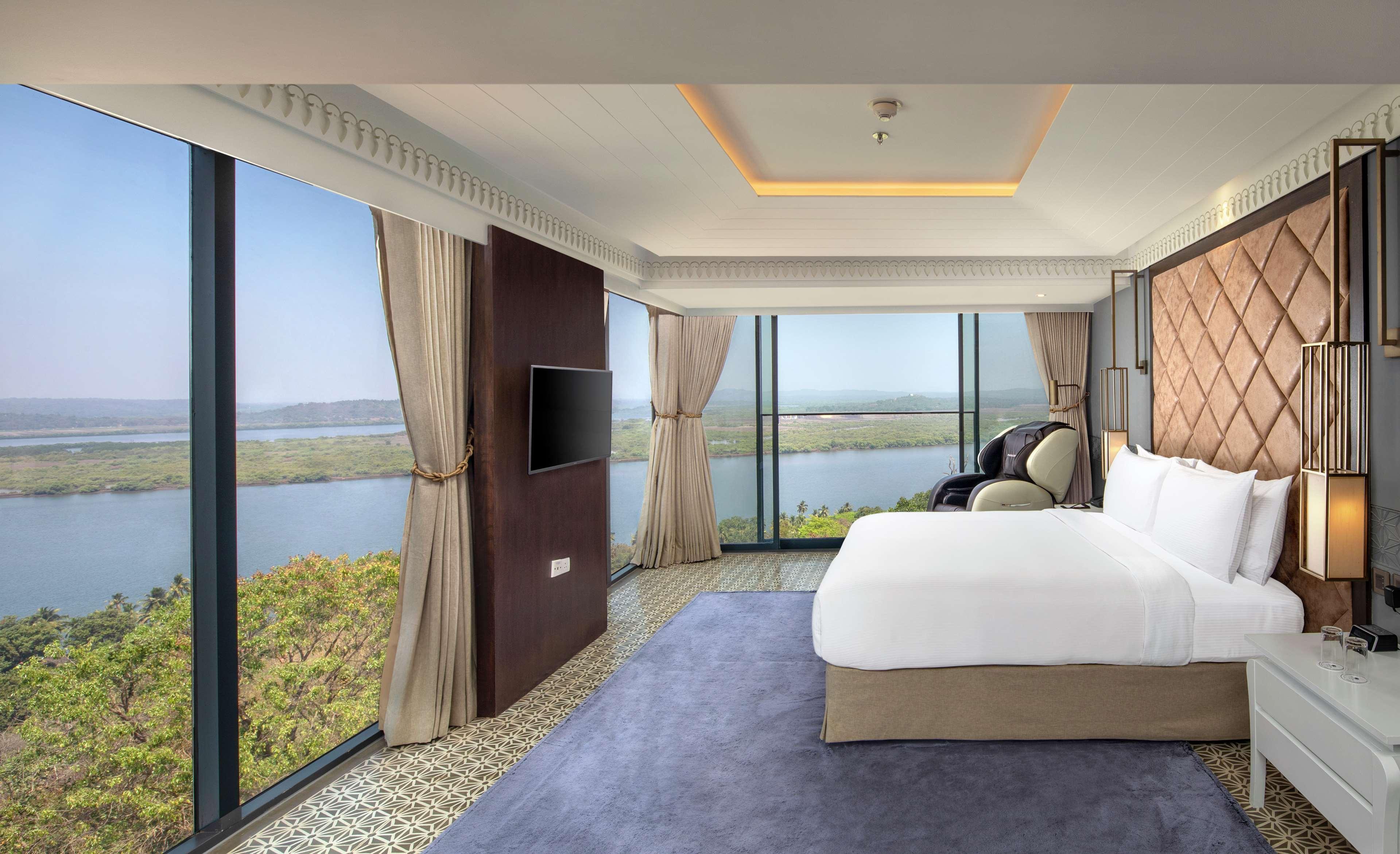 Doubletree By Hilton Goa - Panaji Hotel Bagian luar foto