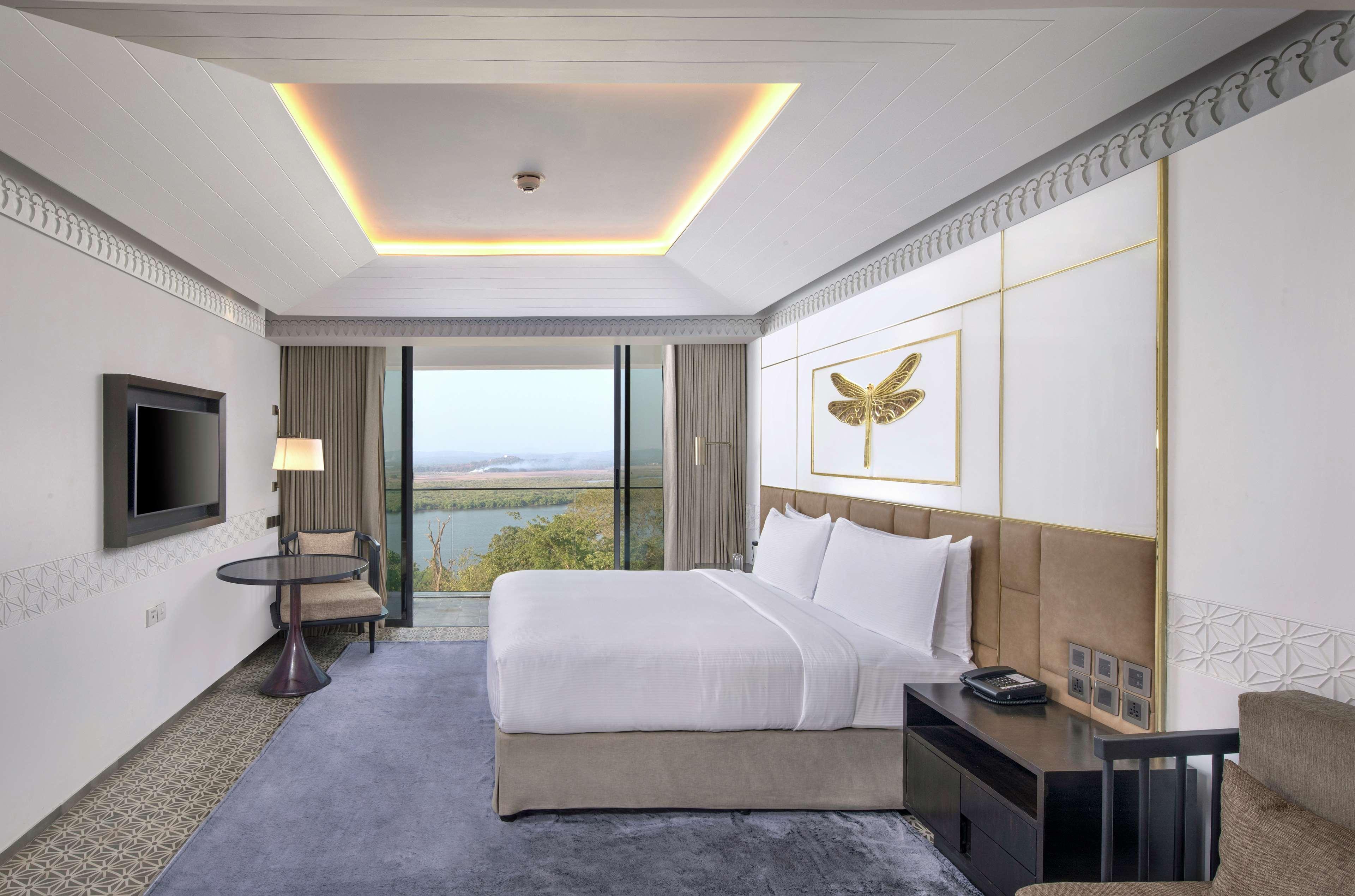Doubletree By Hilton Goa - Panaji Hotel Bagian luar foto