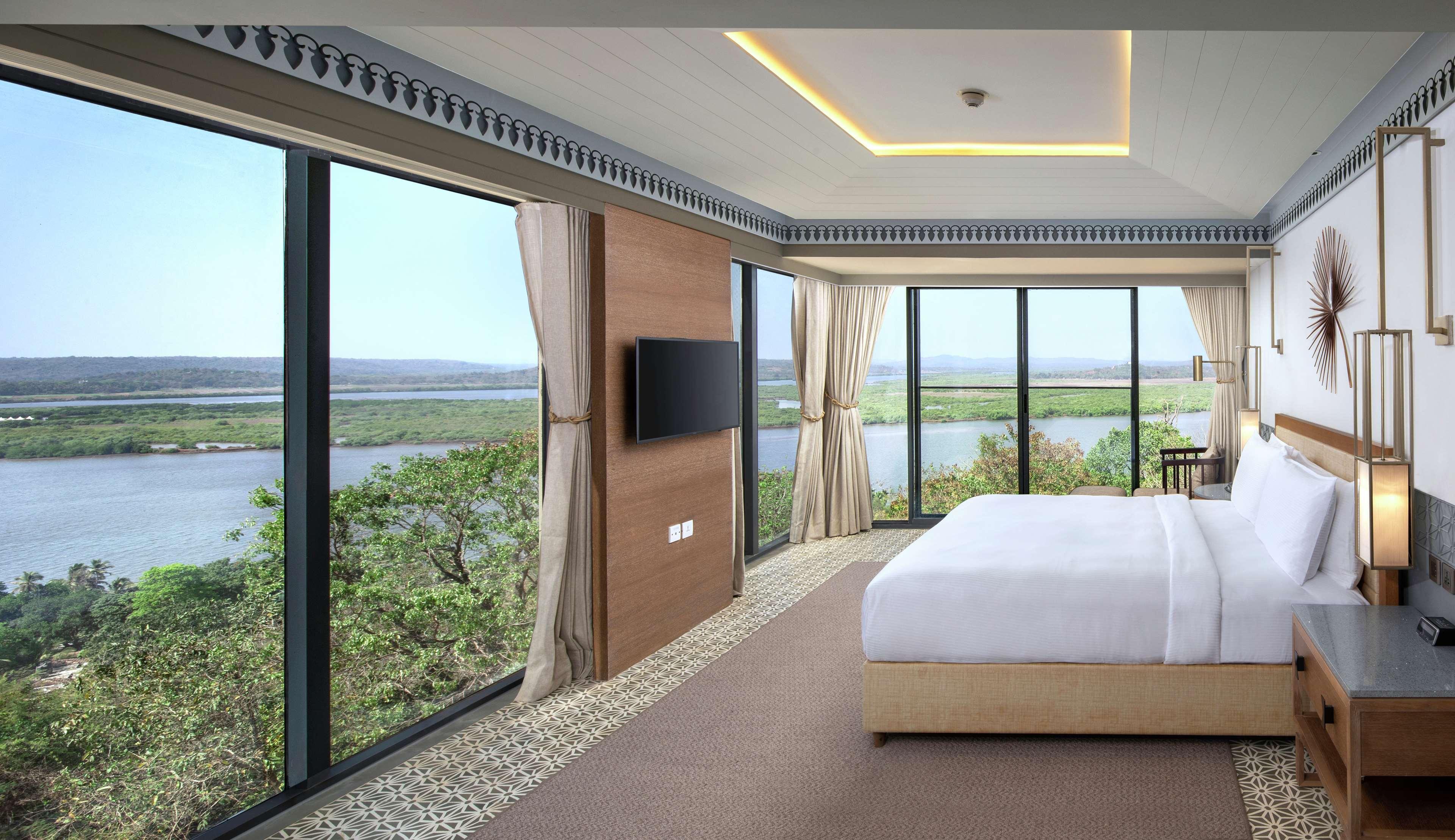 Doubletree By Hilton Goa - Panaji Hotel Bagian luar foto