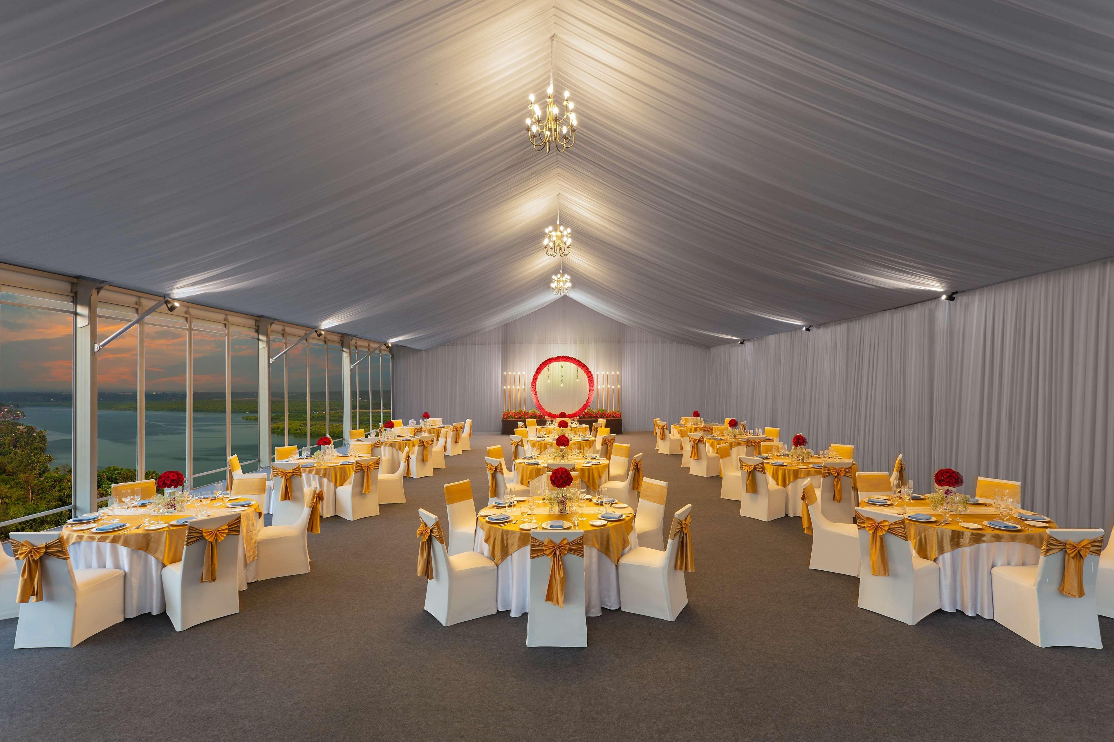 Doubletree By Hilton Goa - Panaji Hotel Bagian luar foto