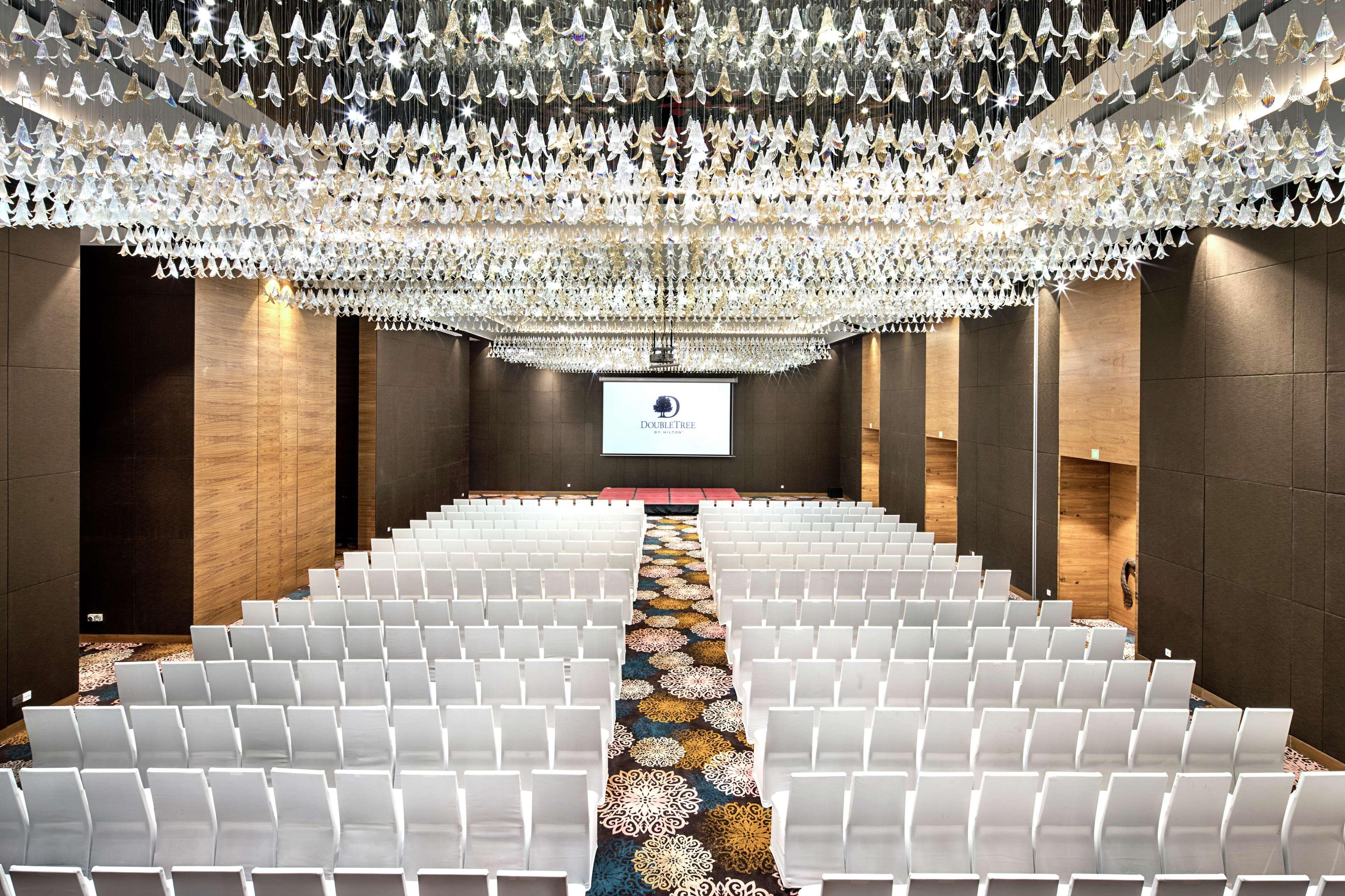 Doubletree By Hilton Goa - Panaji Hotel Bagian luar foto