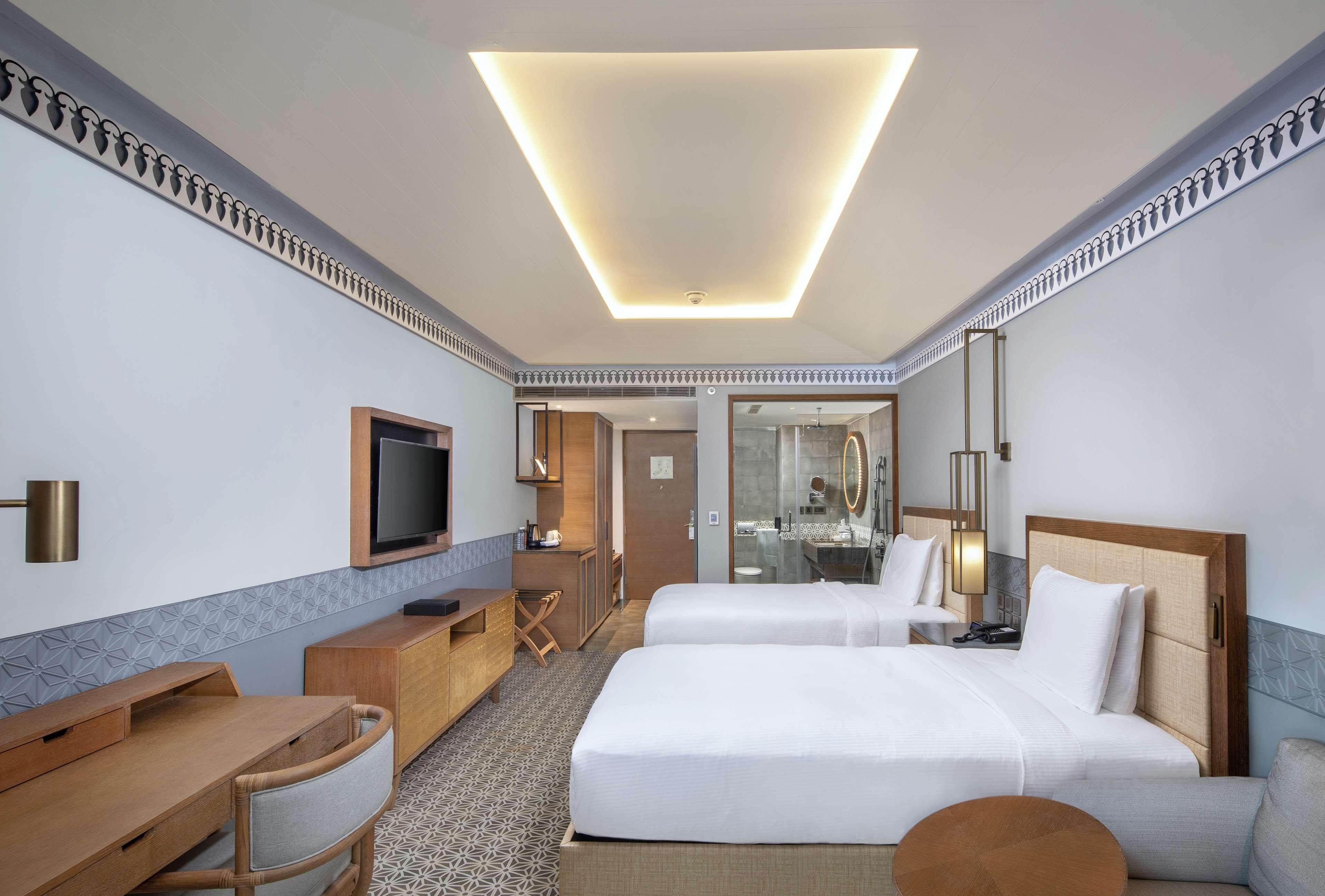 Doubletree By Hilton Goa - Panaji Hotel Bagian luar foto