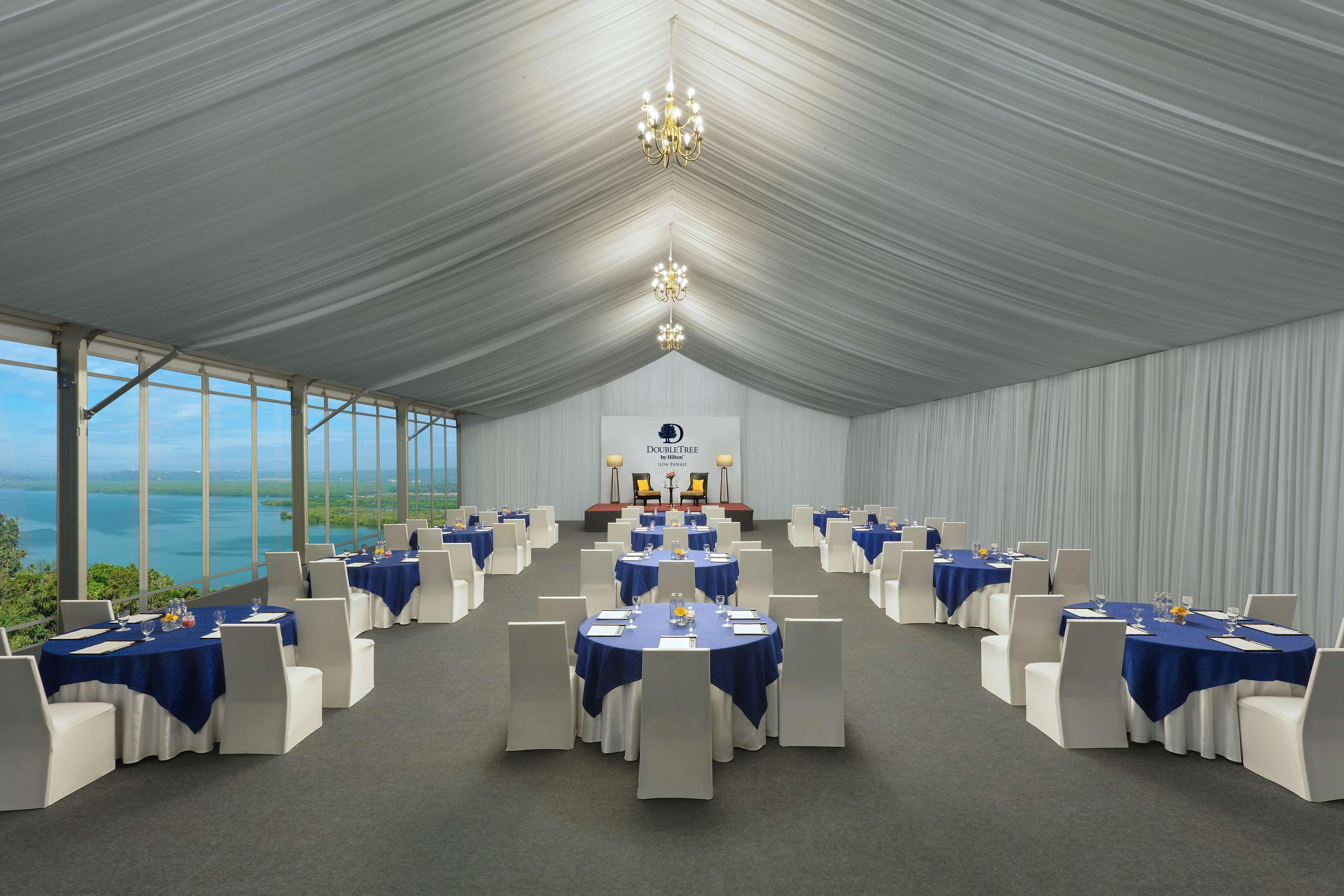 Doubletree By Hilton Goa - Panaji Hotel Bagian luar foto