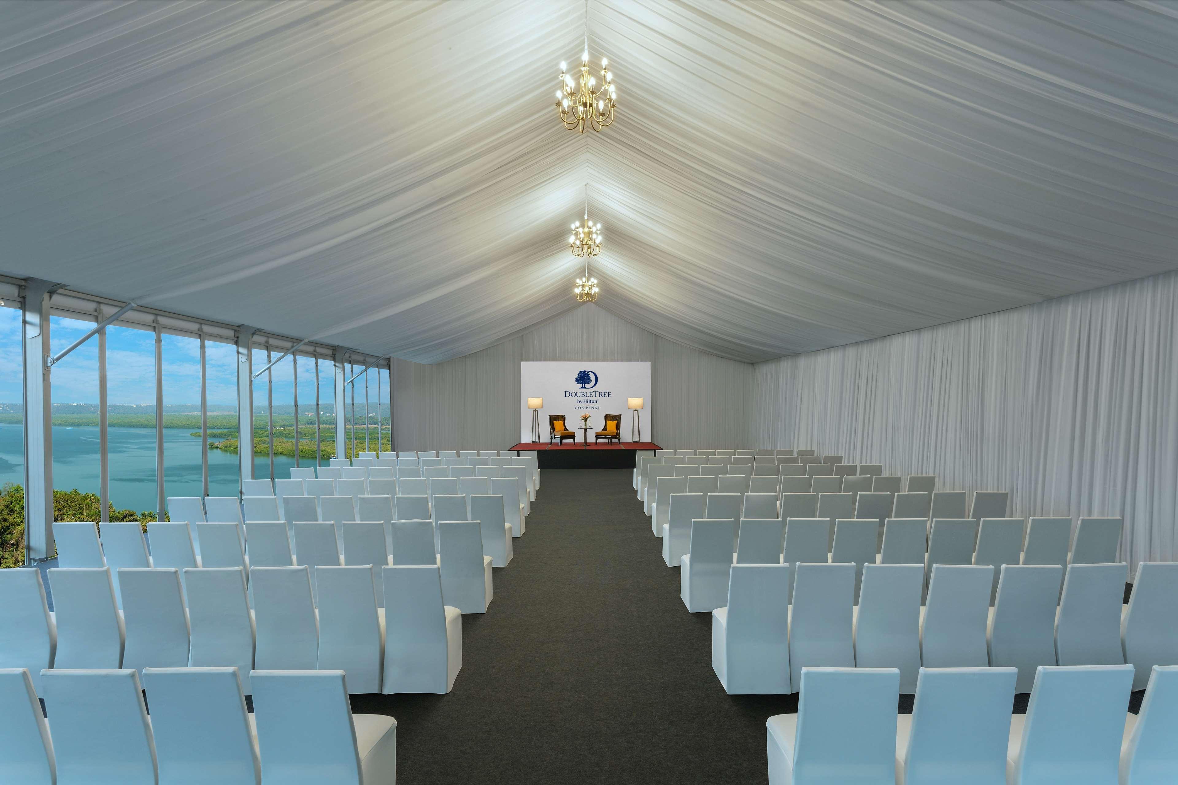 Doubletree By Hilton Goa - Panaji Hotel Bagian luar foto