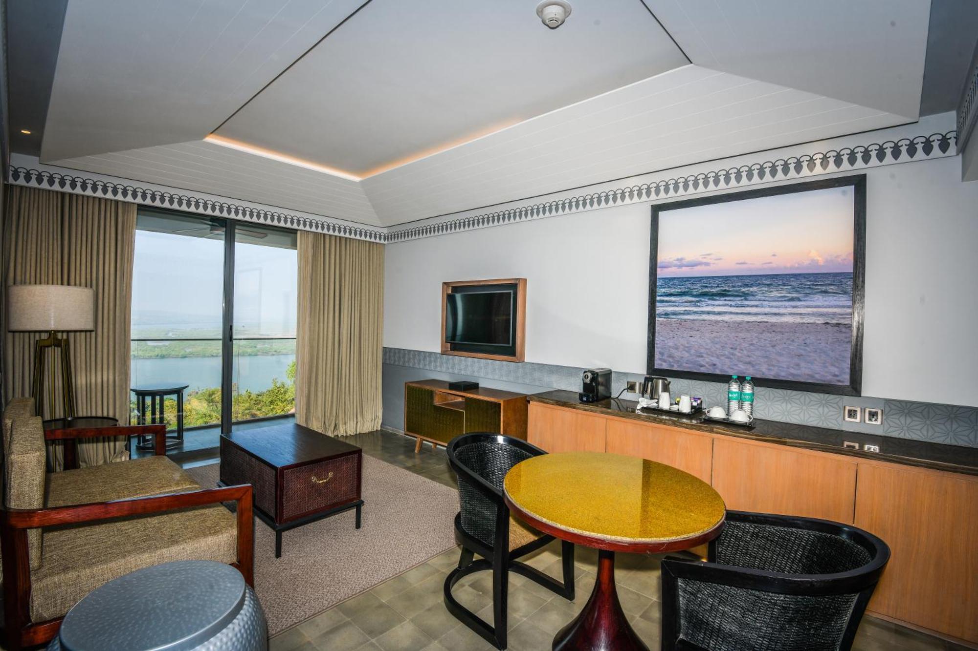 Doubletree By Hilton Goa - Panaji Hotel Bagian luar foto