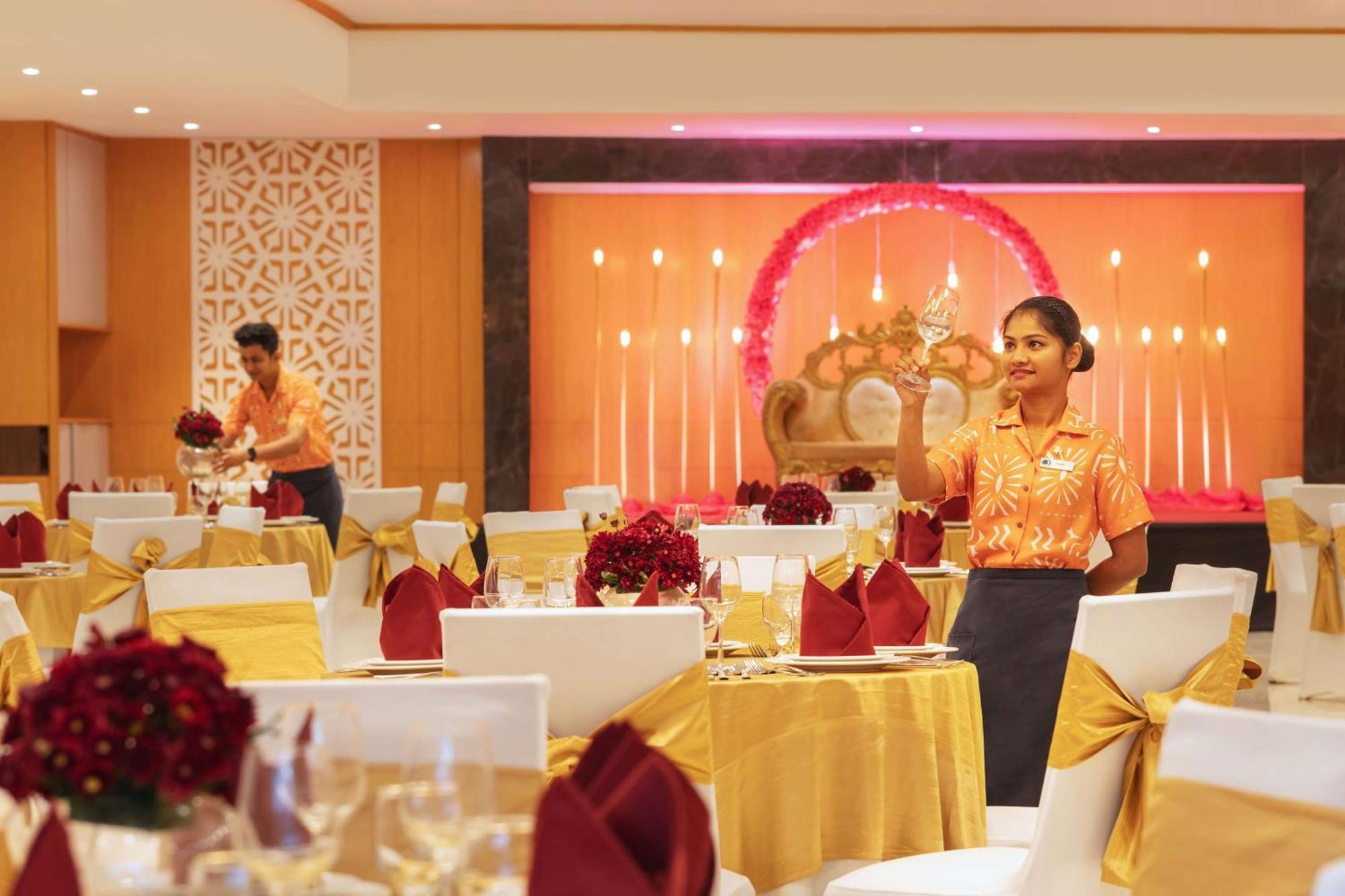 Doubletree By Hilton Goa - Panaji Hotel Bagian luar foto
