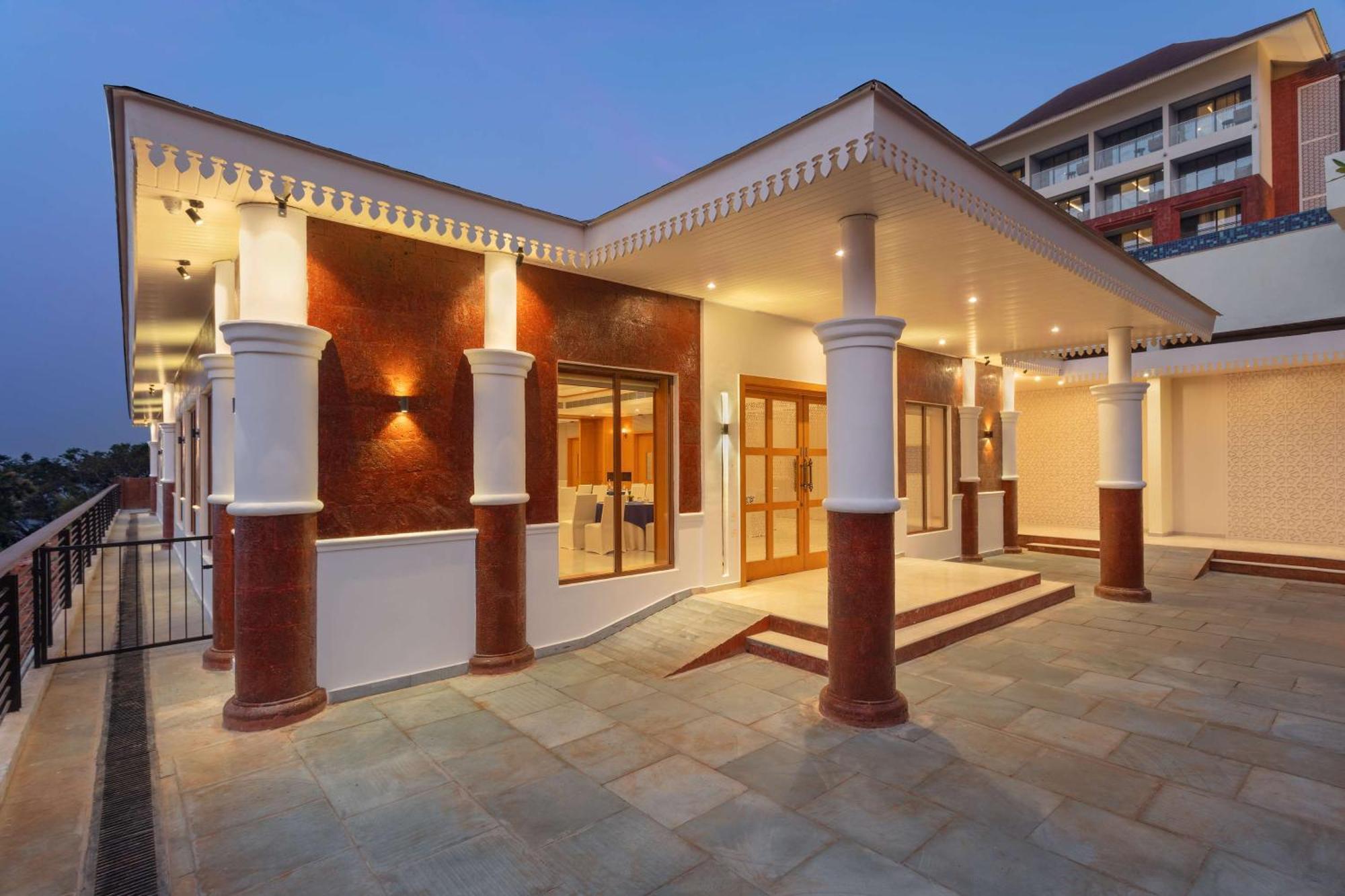 Doubletree By Hilton Goa - Panaji Hotel Bagian luar foto