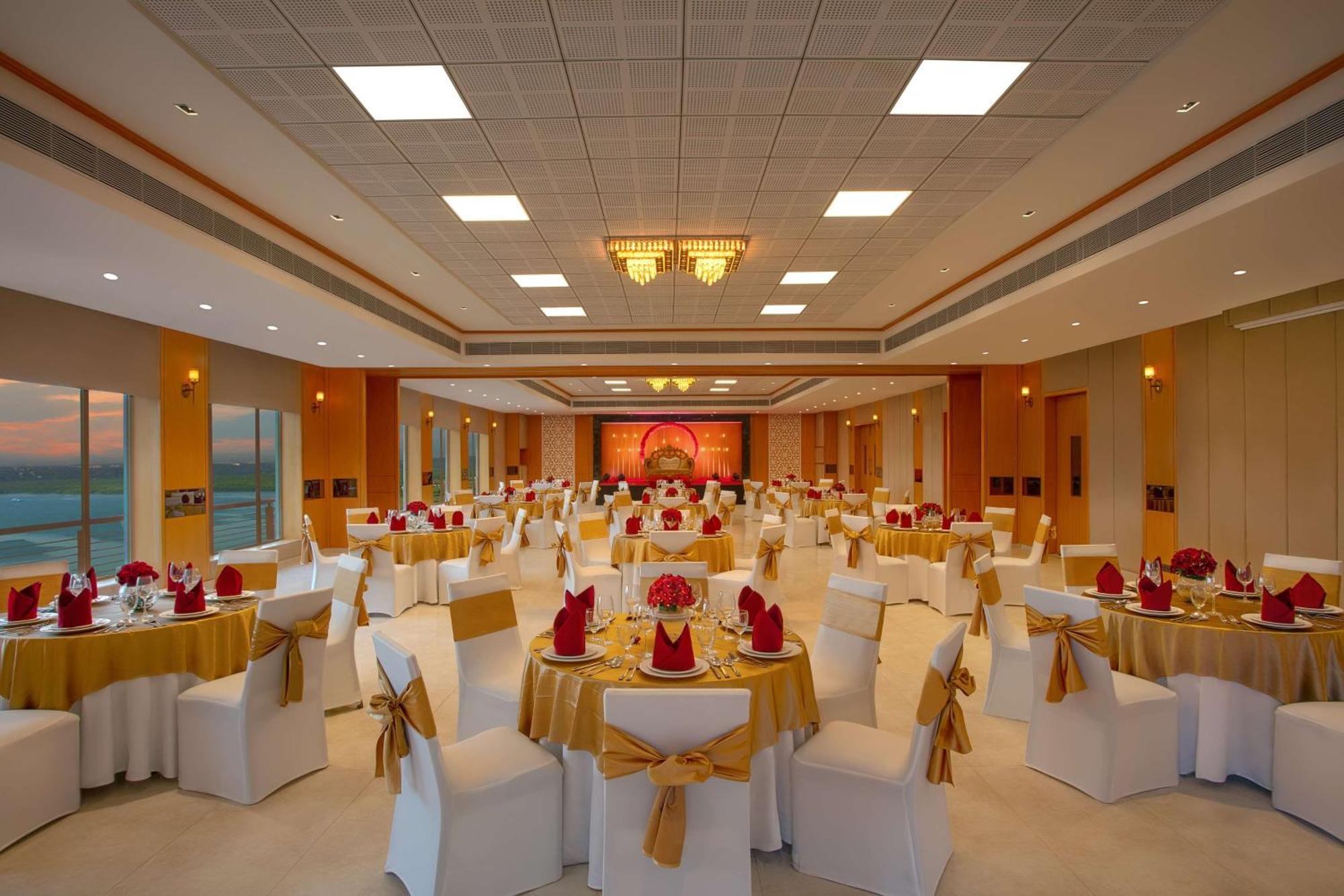 Doubletree By Hilton Goa - Panaji Hotel Bagian luar foto