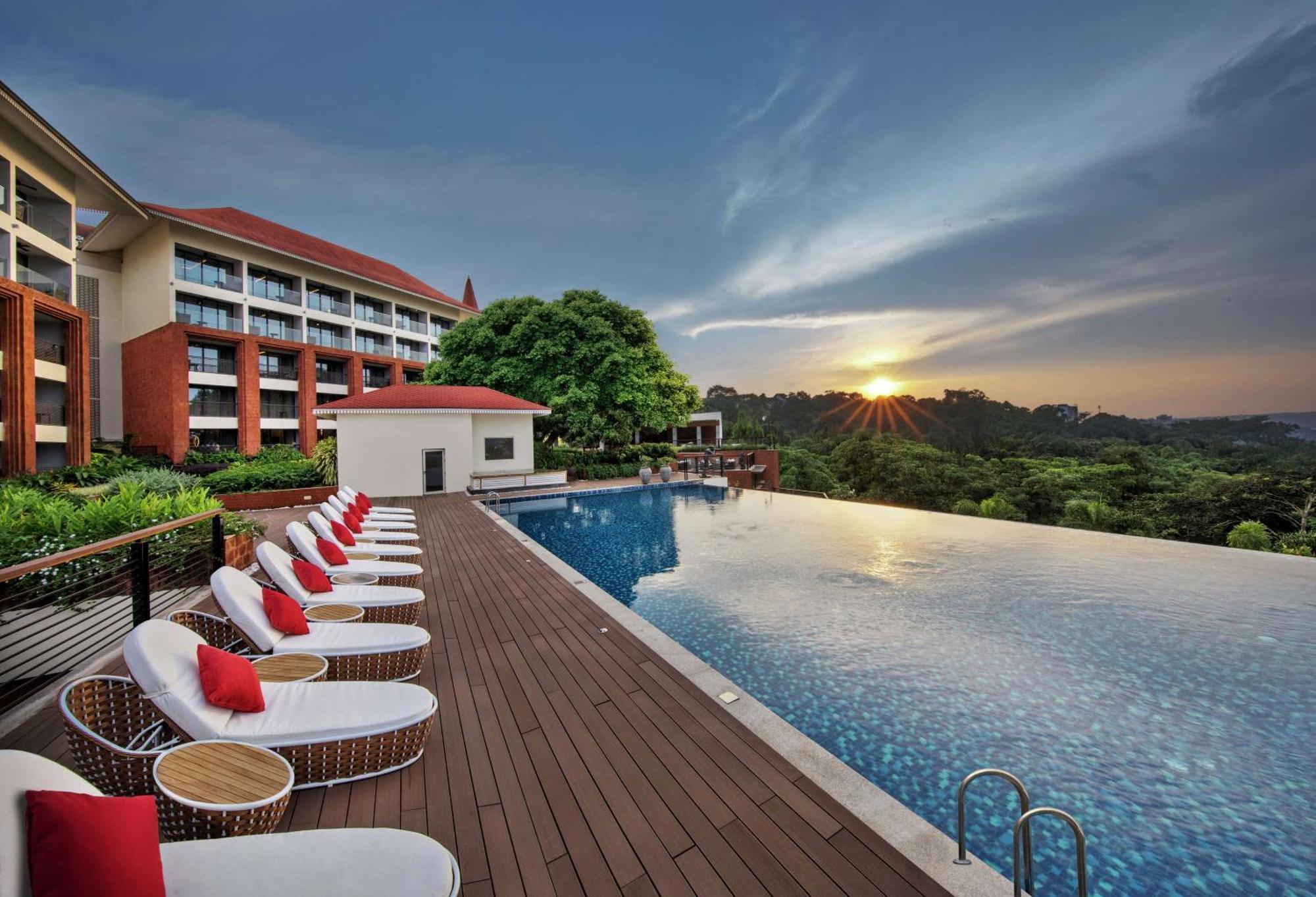 Doubletree By Hilton Goa - Panaji Hotel Bagian luar foto