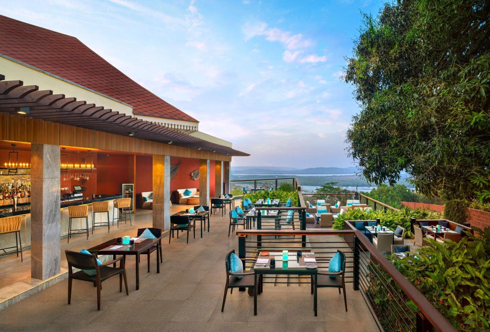 Doubletree By Hilton Goa - Panaji Hotel Bagian luar foto