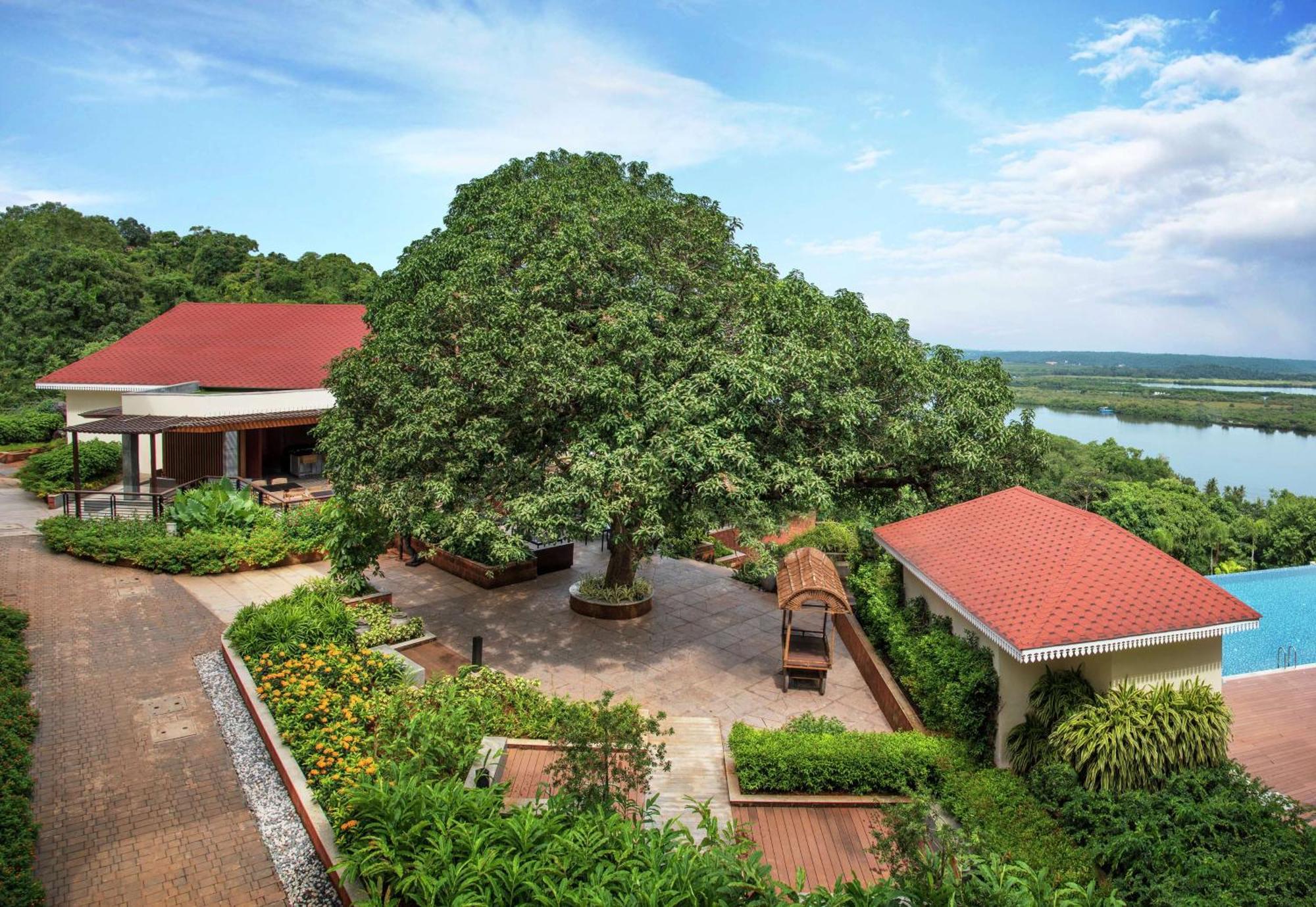 Doubletree By Hilton Goa - Panaji Hotel Bagian luar foto